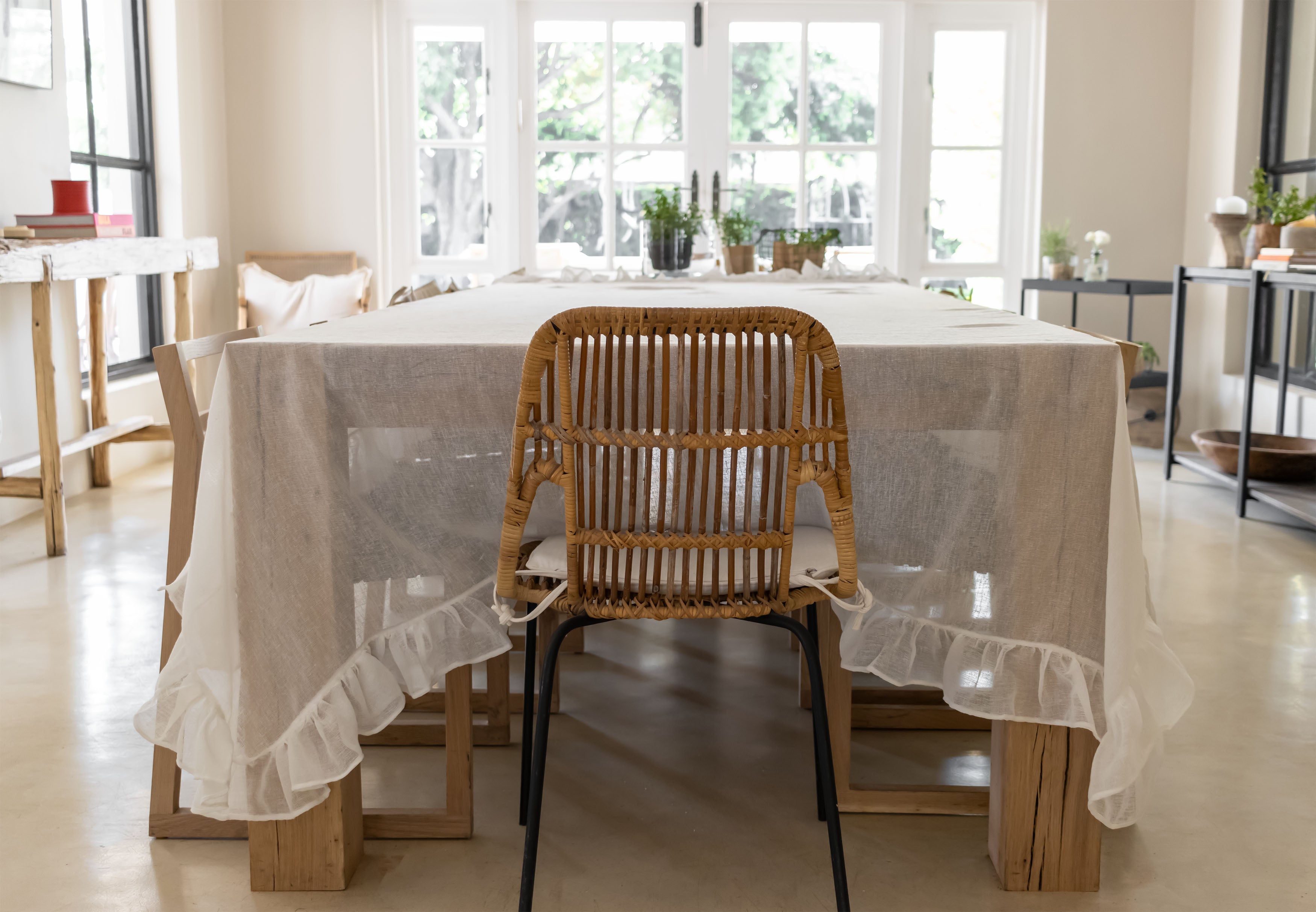 Linen frill tablecloth