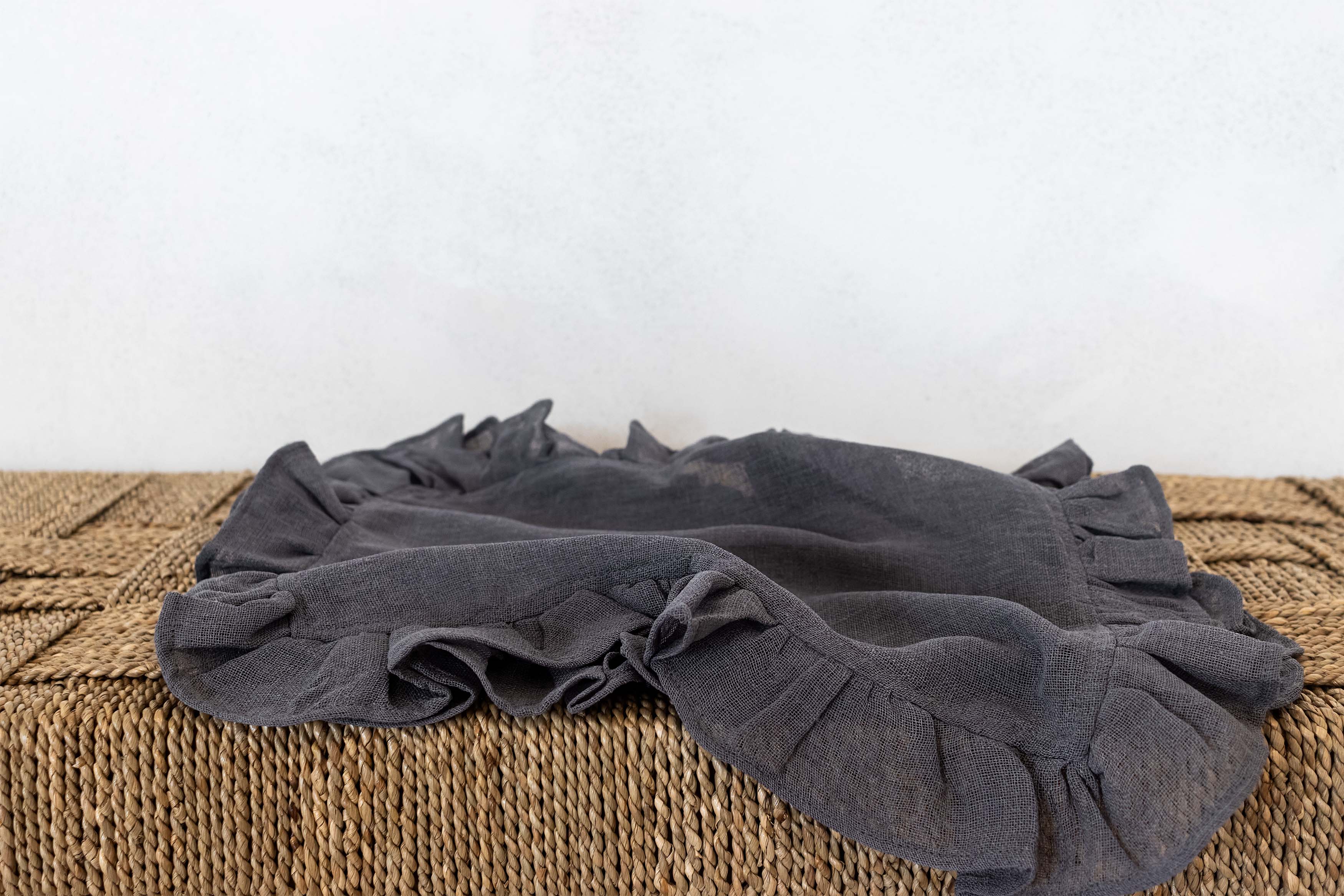 Linen frill placemats (set of 8)