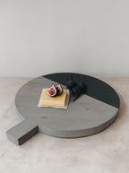 Thick round wooden serving board with handle (45cm)