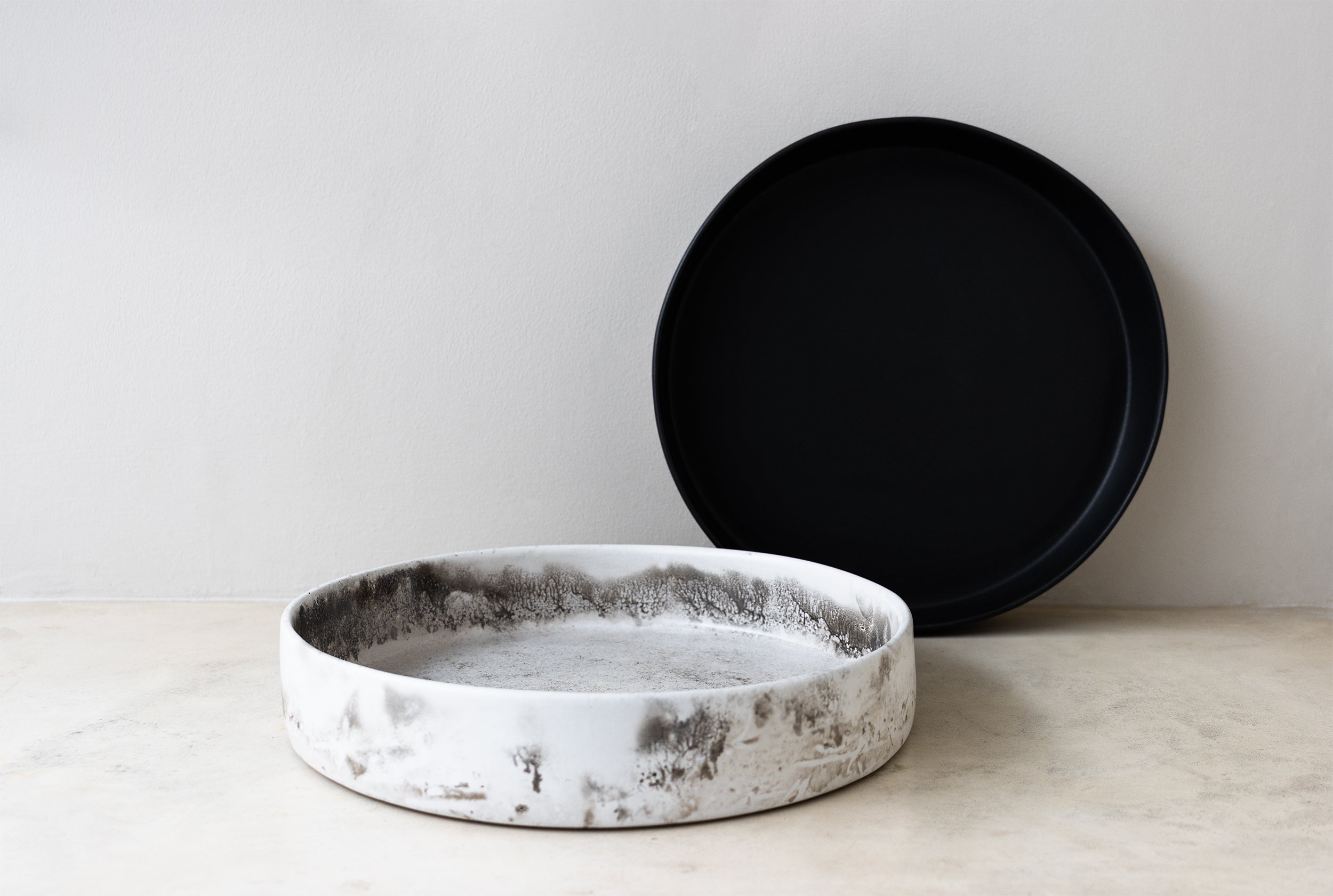 Trend_ING_Aurora Stone Platter_Smoke_Coal colours 