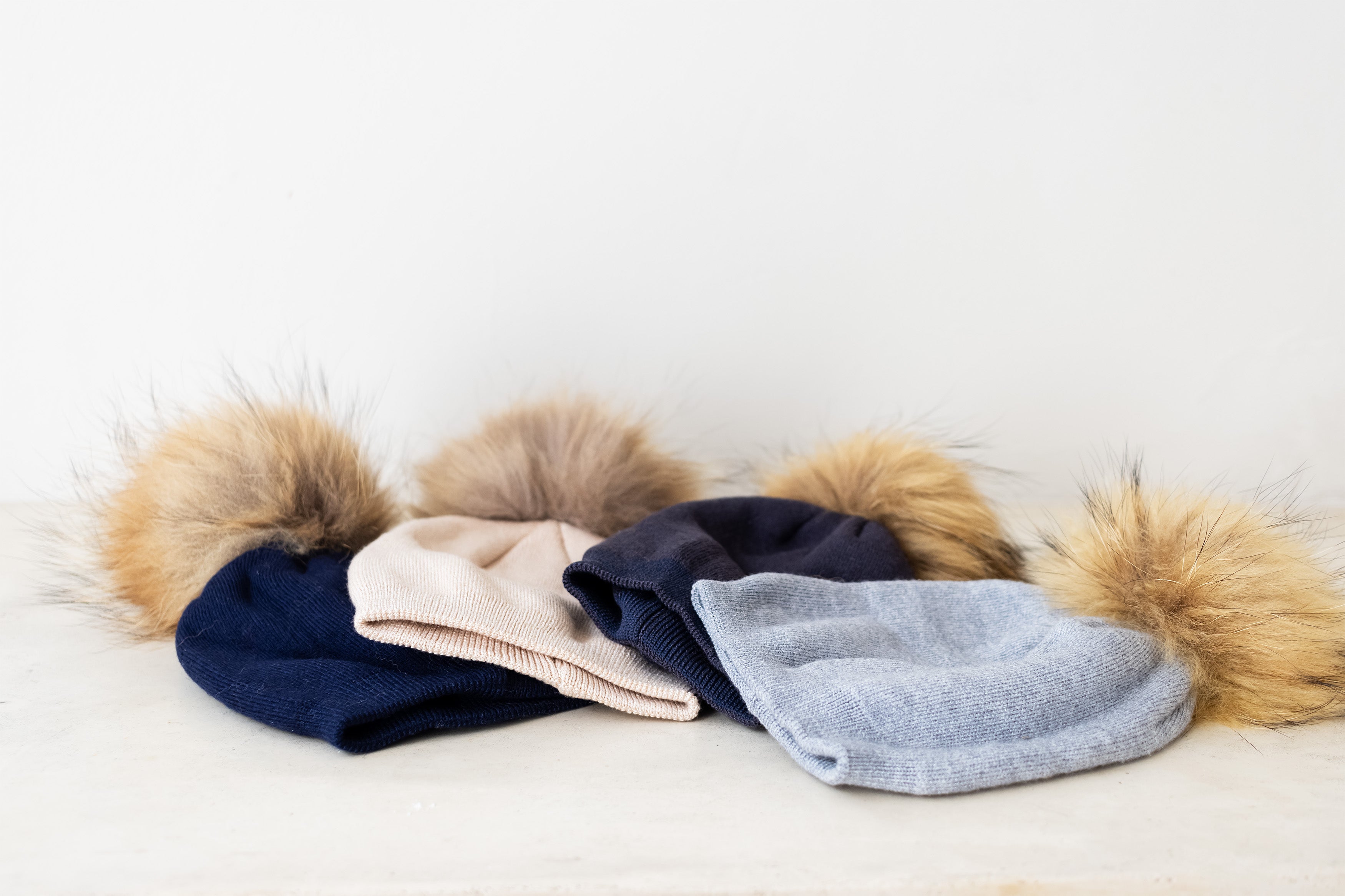 Trend_ING_Baby_beanies_with_pom_poms_all_colours