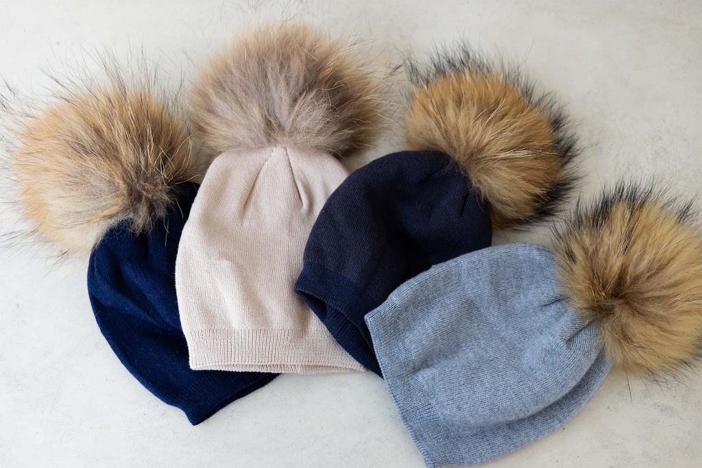Trend_ING_Baby_beanies_with_pom_poms_all_colours_top_view