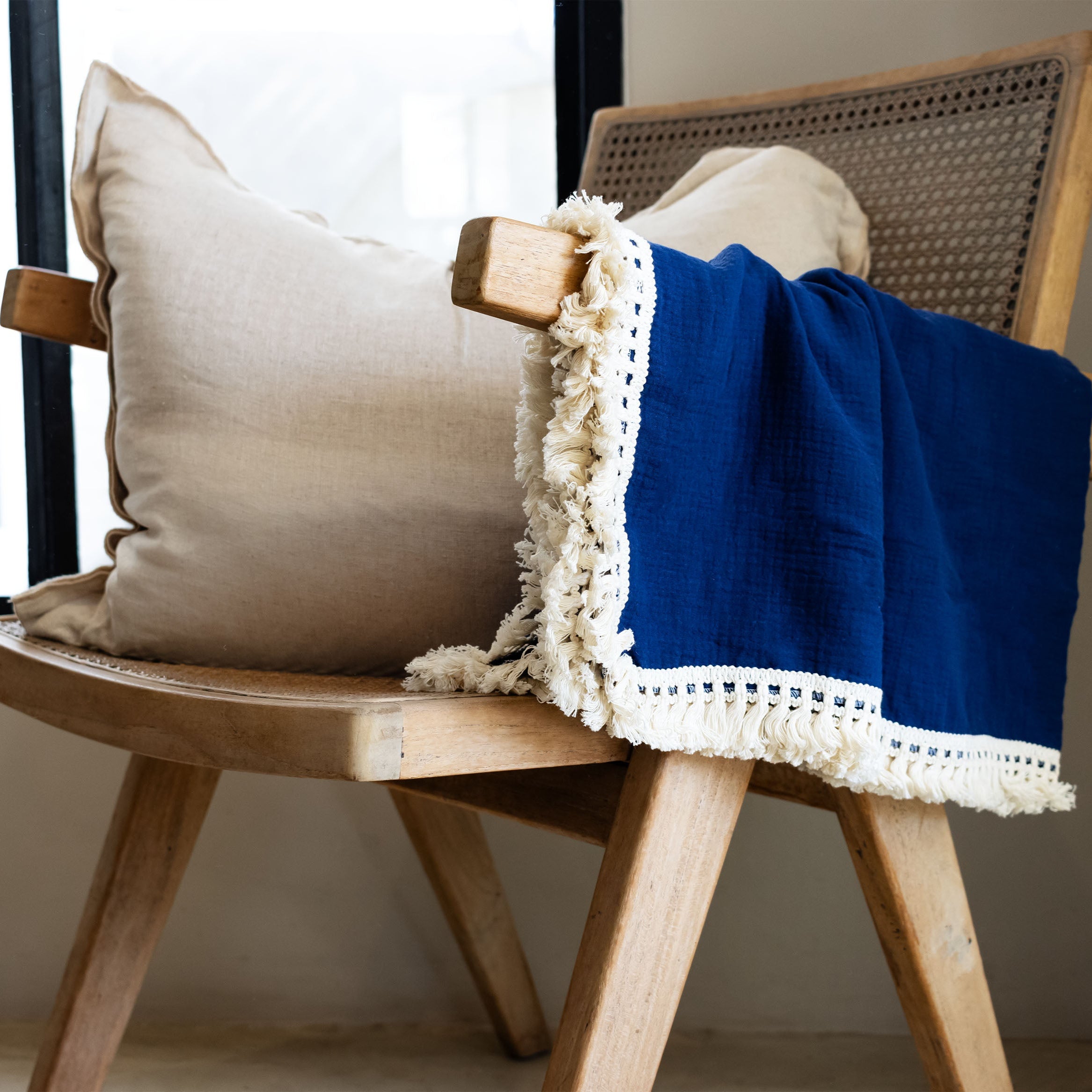 Trend_ING_Baby_blanket_with_trimming_blue_colour_folded