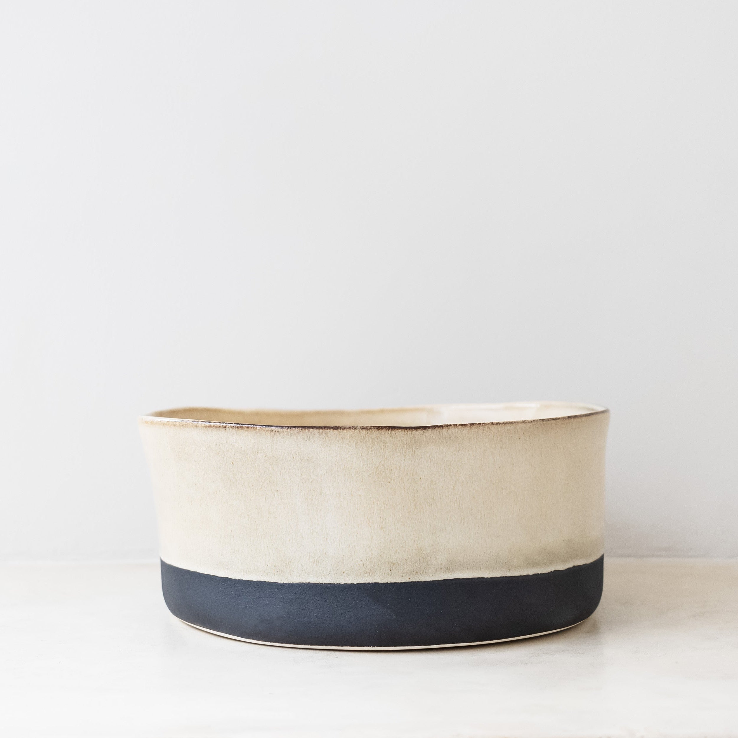 Trend_ING_Bianca_bowl_in_basalt