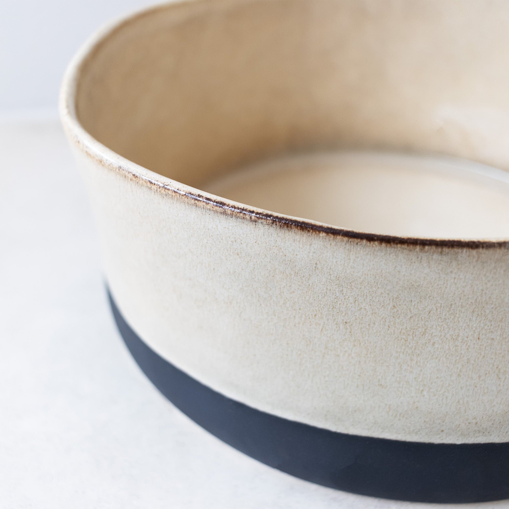 Trend_ING_Bianca_bowl_in_basalt_close_up