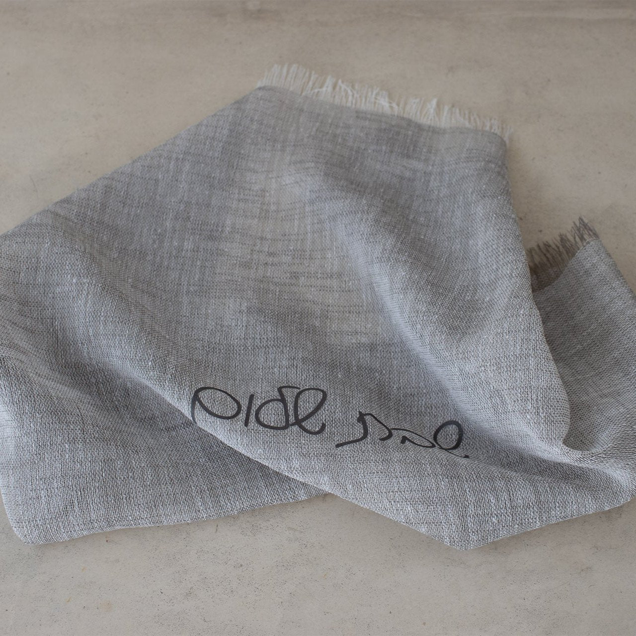 Trend_ING_Challah_Covers_Shabbat_Shalom_modern_print_-_Charcoal_flatlay