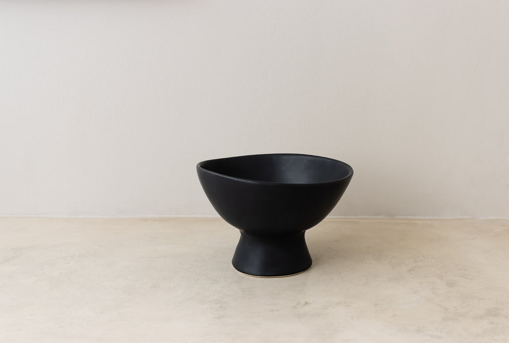 Ceramic clay-footed bowl