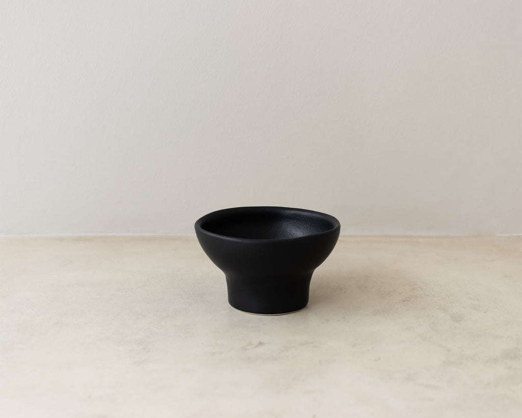 Ceramic clay-footed bowl