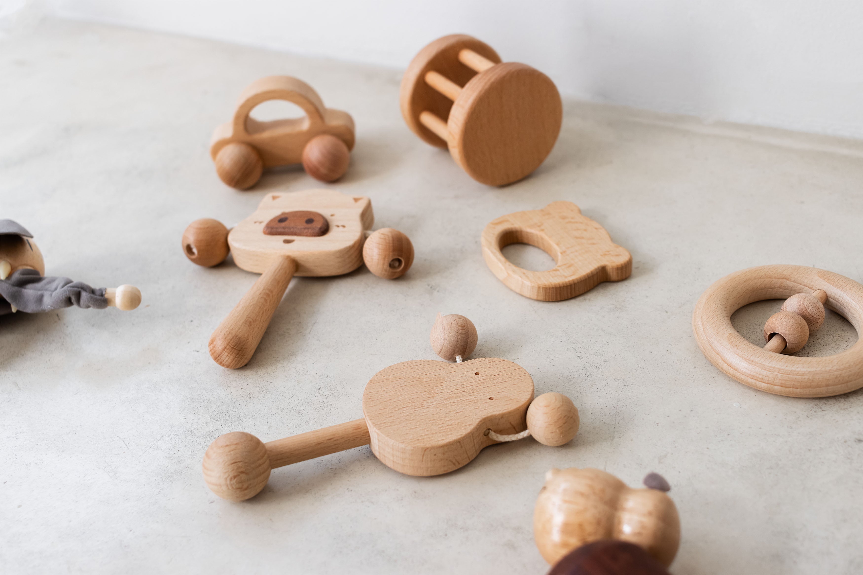 Trend_ING_Natural wooden_baby_toys_figures_close_up