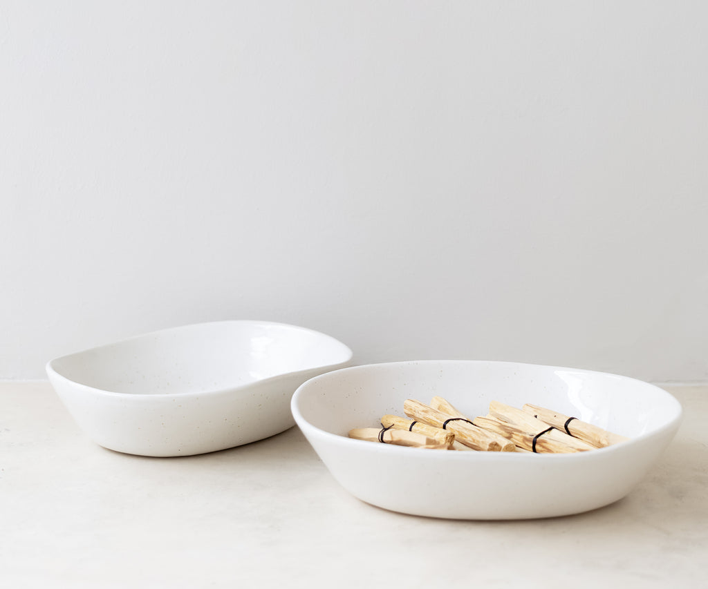 Trend_ING_Oval_bowls_with_palo_santo_sticks_inside