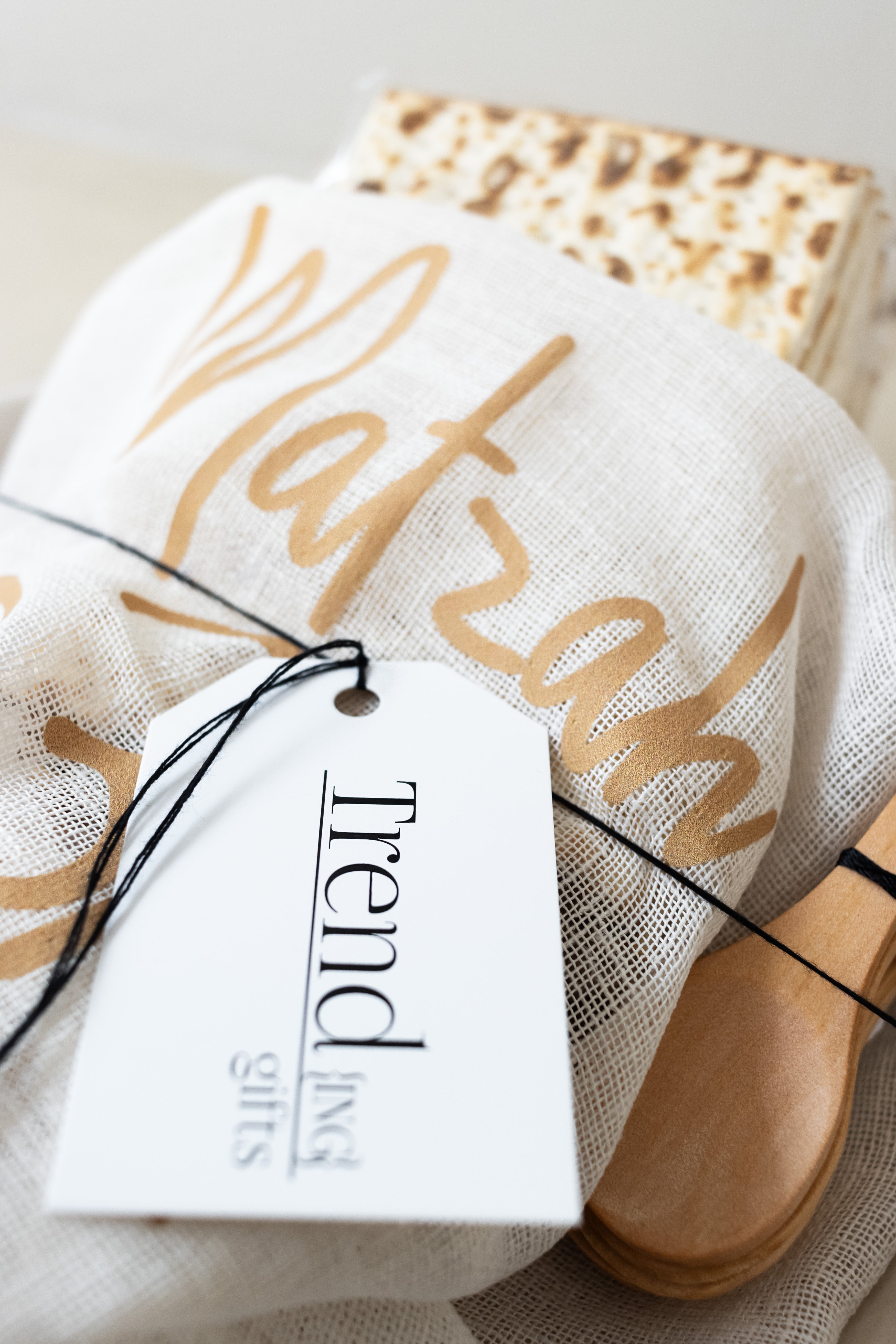 Trend_ING_TheMatzahgift_closeup