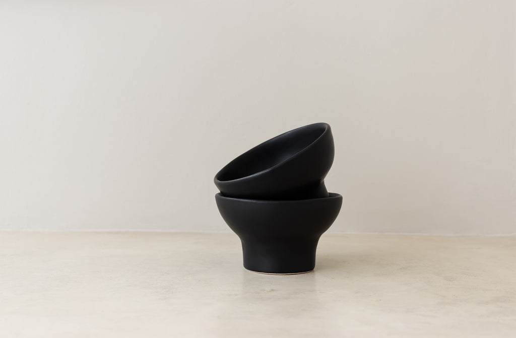 Ceramic clay-footed bowl