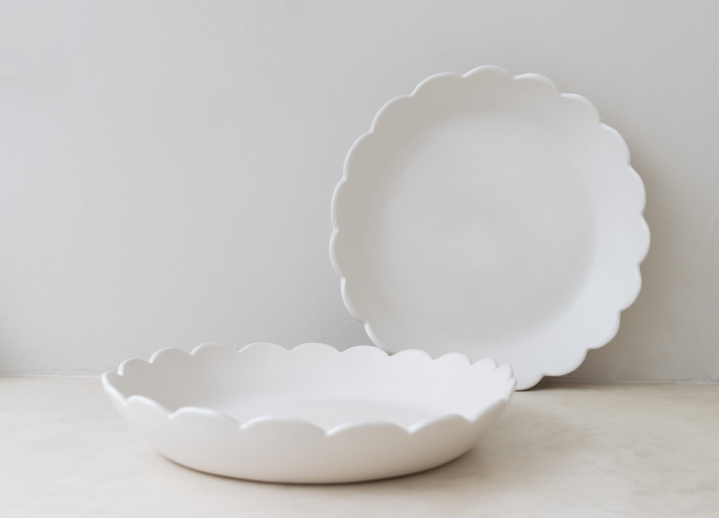 Trend_ING_Two_Scalloped_Serving_Bowls_large_44c6f03d-8d50-4639-8d91-dbf62d45598a