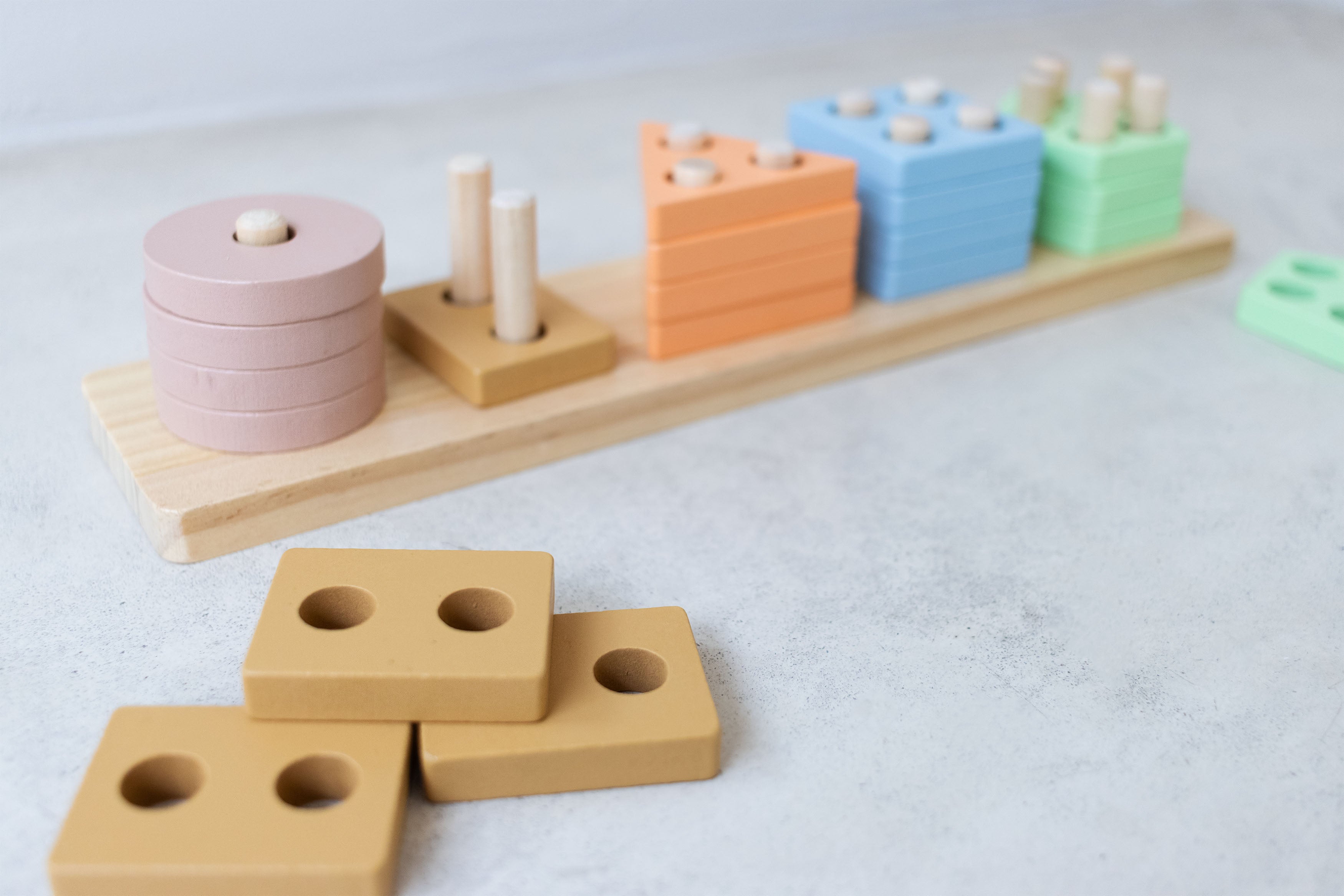 Trend_ING_Wooden Shape Stacking Puzzle_close_up