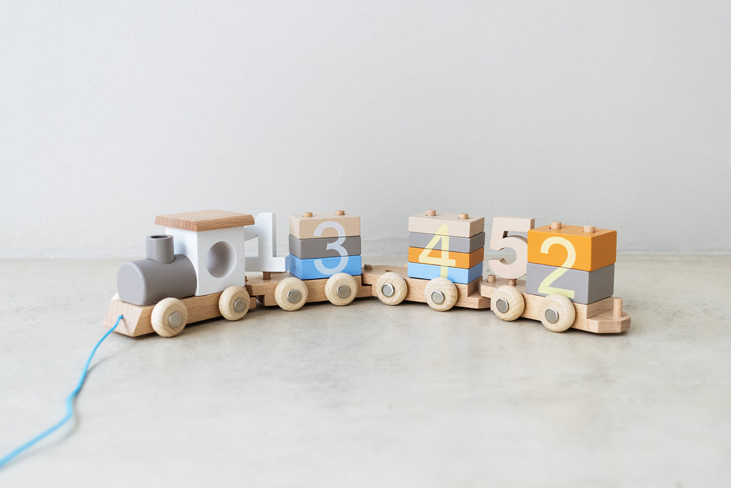 Trend_ING_Wooden_train_with_detachable_cars