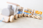 Trend_ING_Wooden_train_with_detachable_cars_close_up