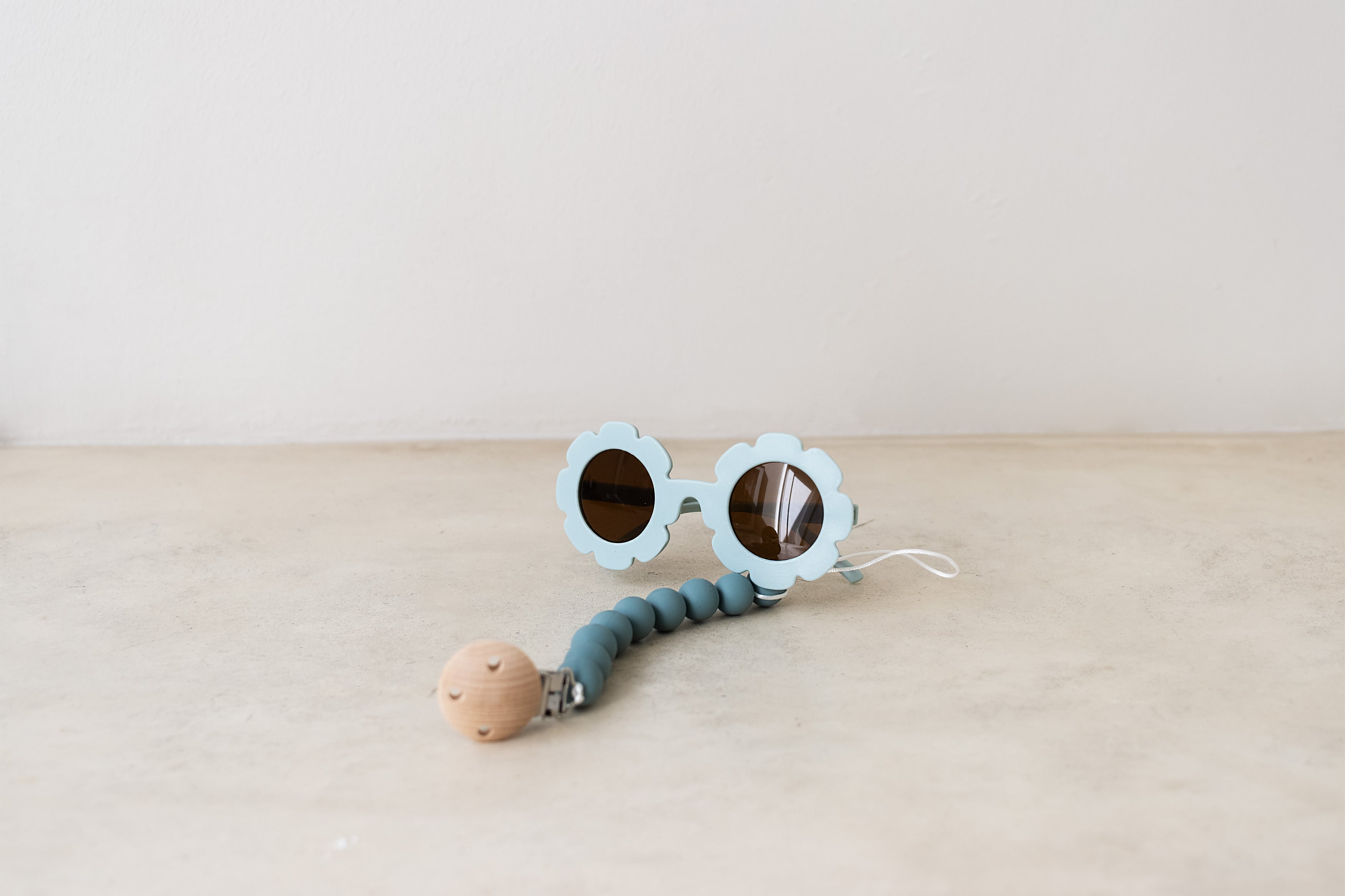 Trend_ING_blue_beads_blue baby_sunglasses