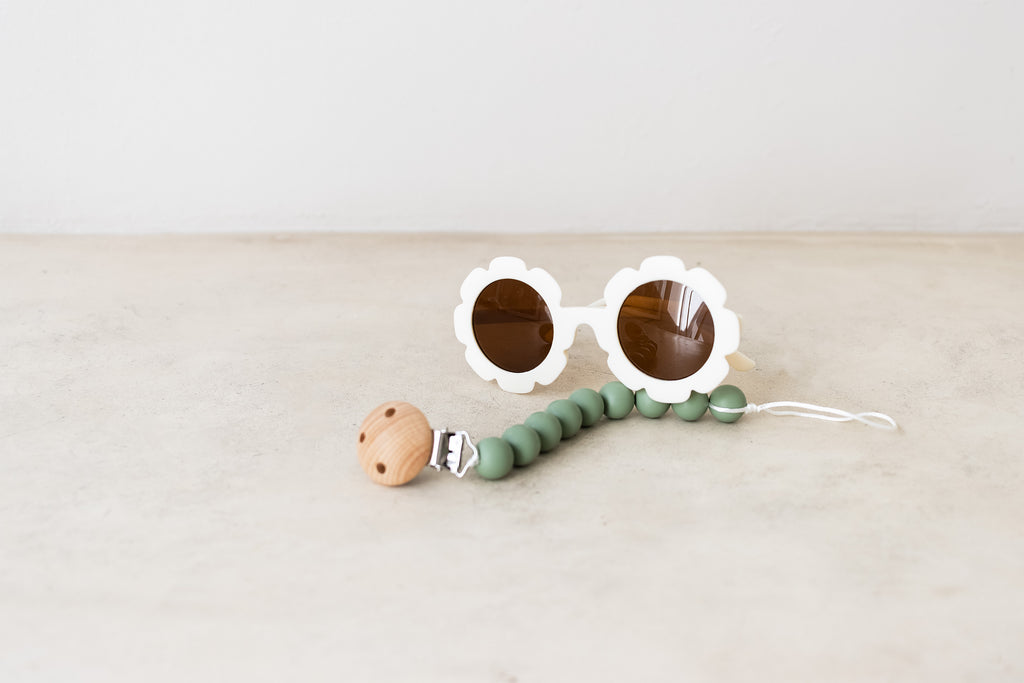 Trend_ING_green_beads_cream_baby_sunglasses