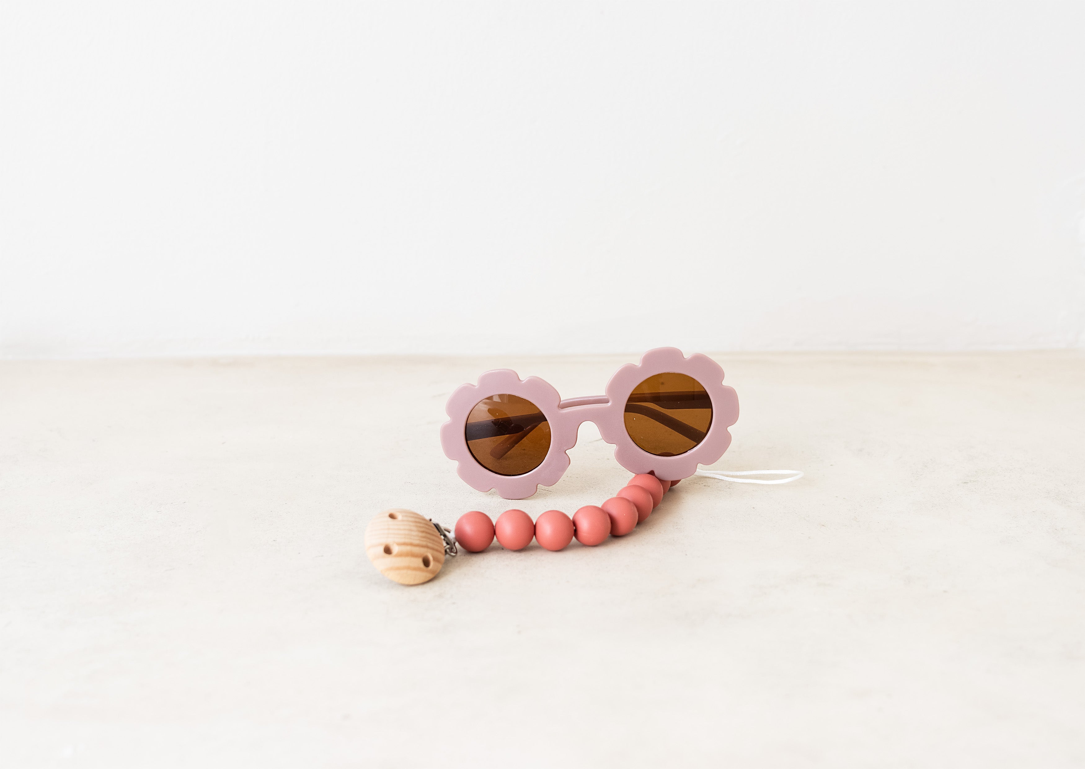 Trend_ING_pink_beads_mauve_baby_sunglasses