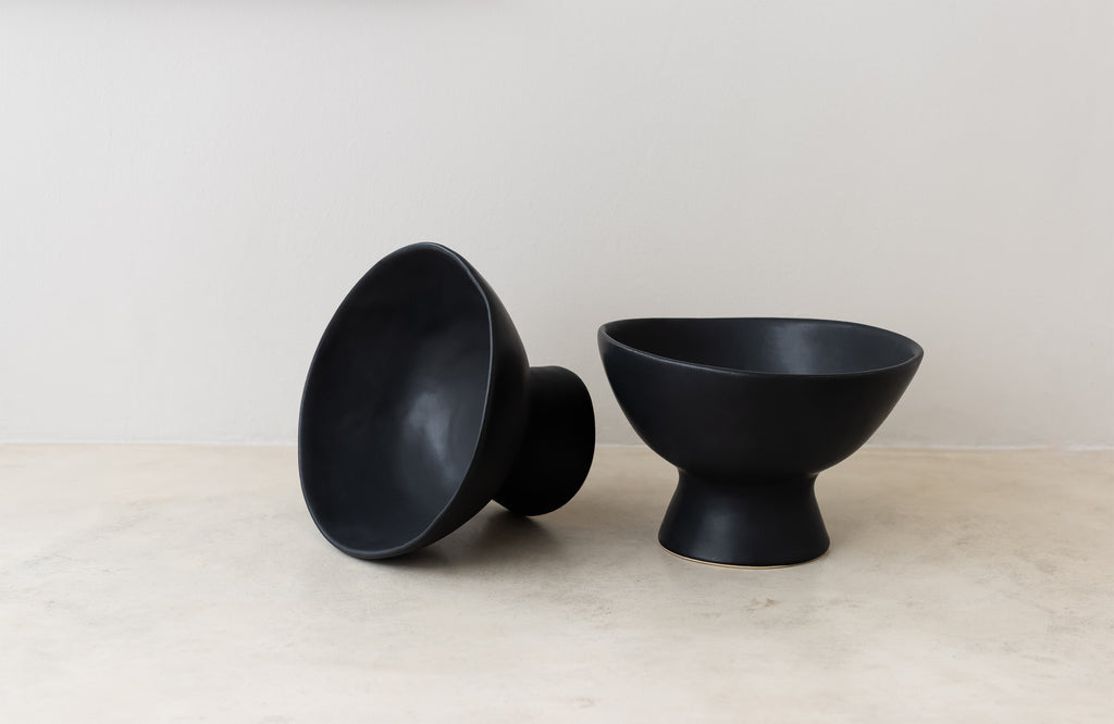 Ceramic clay-footed bowl