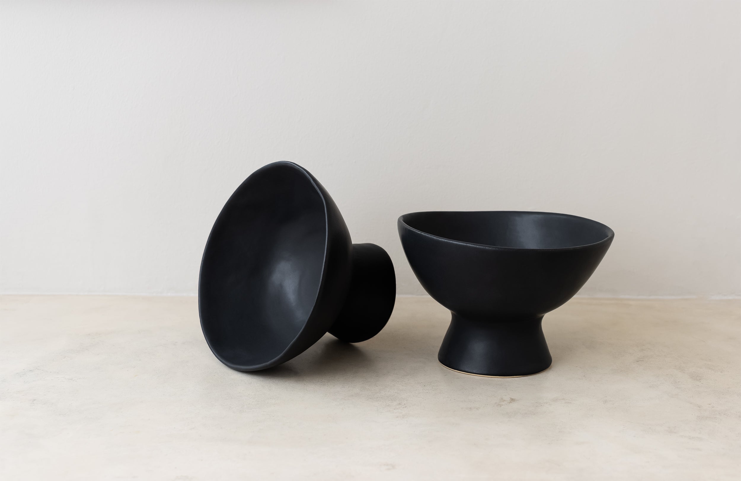 Ceramic clay-footed bowl