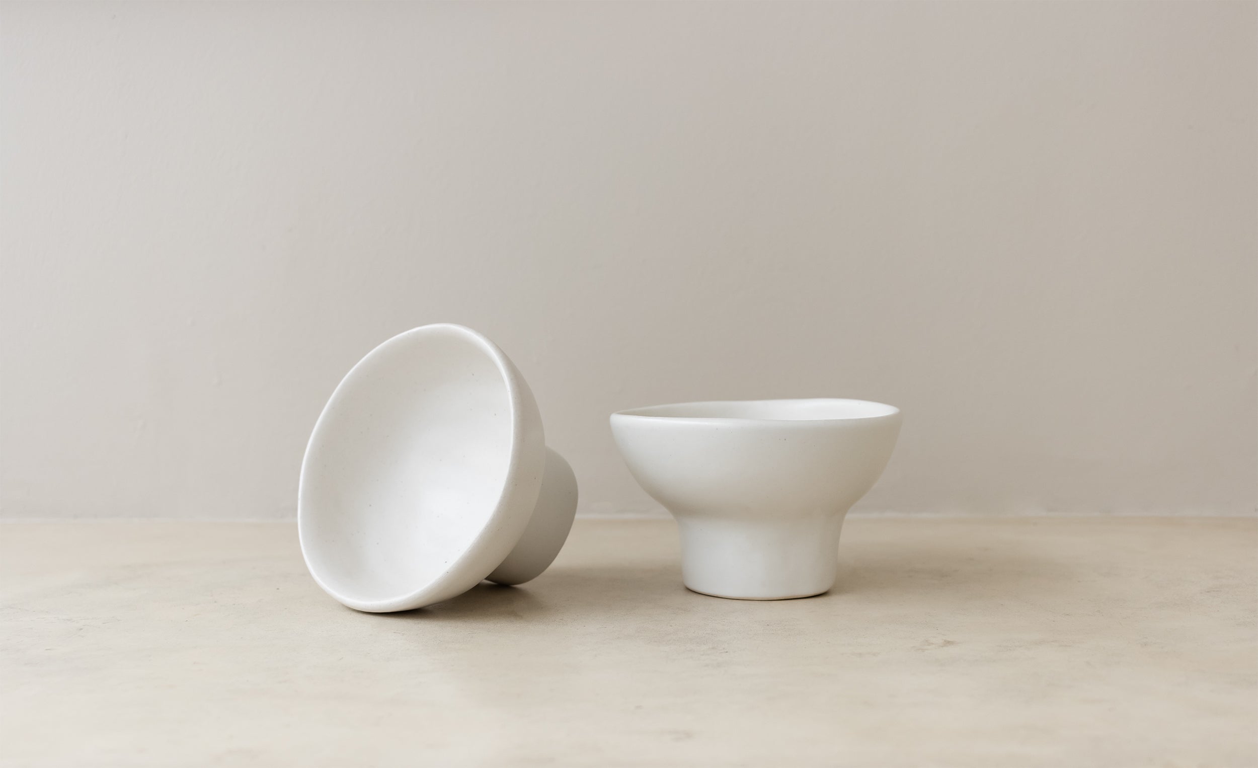 Ceramic clay-footed bowl