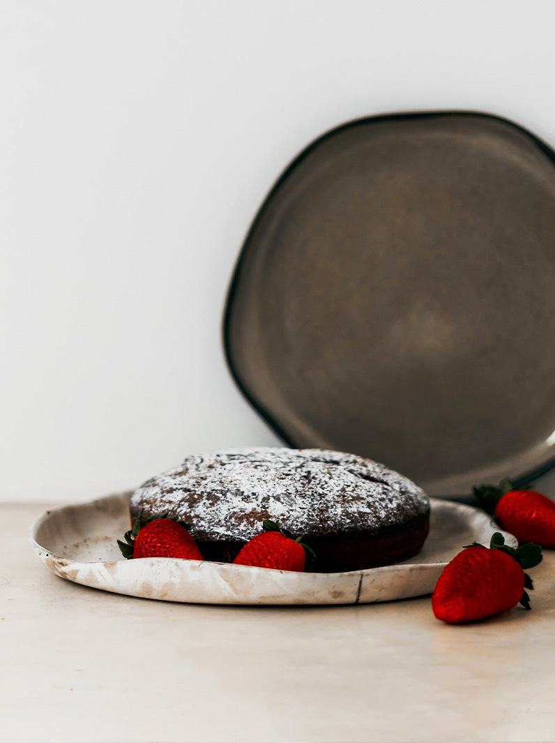 Drunken stone cake plate