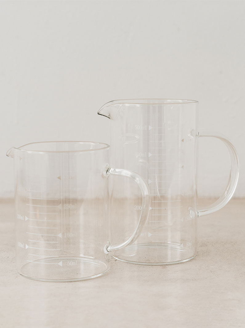 Trend-ings Glass measuring kitchen beaker 300 & 500ml sizes