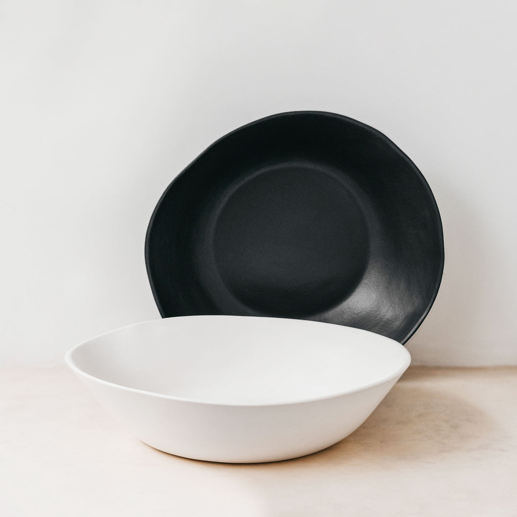 Trend-ings Acacia deep stone serving bowl in speckled white and coal colours